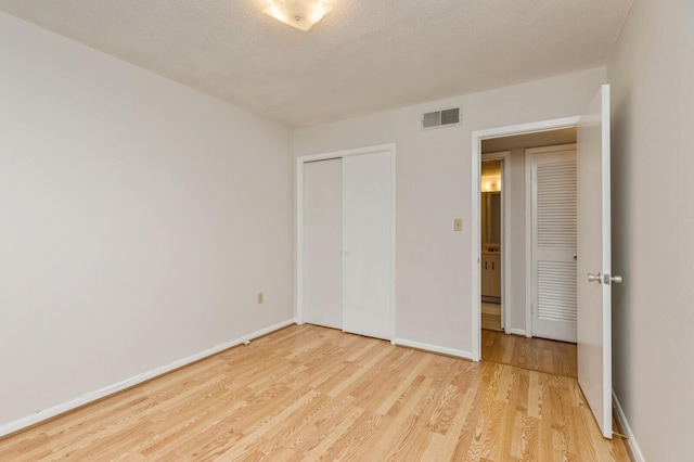 104 Country Club Dr Unit 104, Niceville, FL 32578 - unfurnished bedroom featuring light wood finished floors, baseboards, and a closet