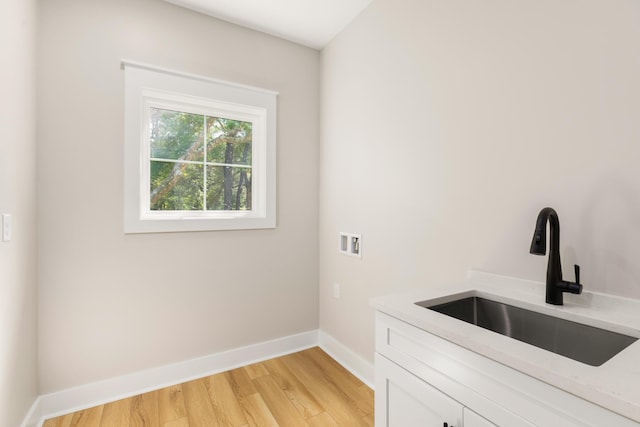 335 J Hunters Way S, Freeport, FL 32439 - laundry room featuring baseboards, light wood-style flooring, washer hookup, and cabinet space