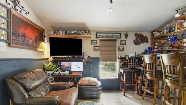 841 N 1st St, Defuniak Springs, FL 32433 - view of tiled living room
