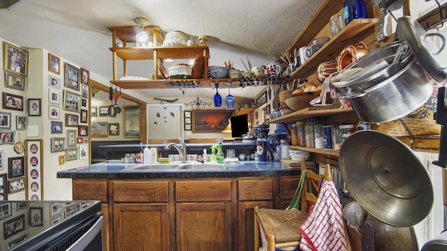 841 N 1st St, Defuniak Springs, FL 32433 - bar featuring a sink and a textured ceiling