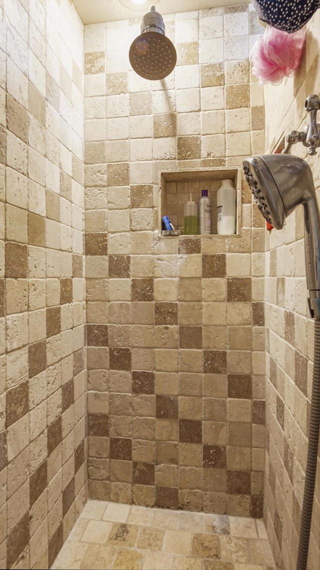 841 N 1st St, Defuniak Springs, FL 32433 - full bathroom with tiled shower