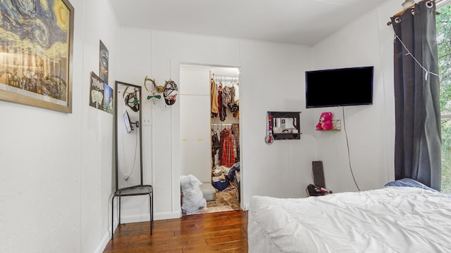 841 N 1st St, Defuniak Springs, FL 32433 - bedroom featuring hardwood / wood-style flooring, a spacious closet, ornamental molding, a closet, and baseboards