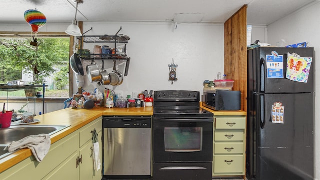 841 N 1st St, Defuniak Springs, FL 32433 - kitchen with black appliances, green cabinets, and wooden counters