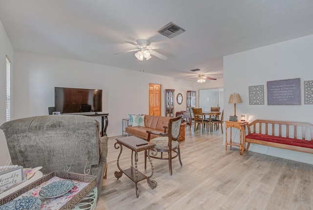 3892 Belmar Pl, Chipley, FL 32428 - living room with light wood finished floors and ceiling fan