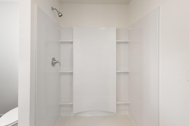 6004 Hidden Knoll Ct, Crestview, FL 32539 - bathroom featuring a shower and toilet
