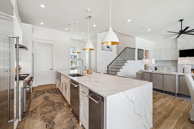 323 Pompano St, Inlet Beach, FL 32461 - kitchen featuring open floor plan, appliances with stainless steel finishes, a sink, dark wood-style flooring, and ceiling fan