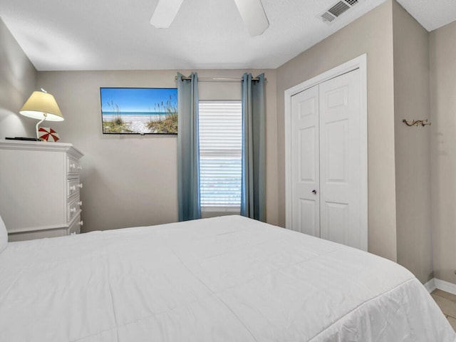 2606 Scenic Gulf Dr Unit 3208, Miramar Beach, FL 32550 - bedroom featuring a ceiling fan, a closet, and baseboards