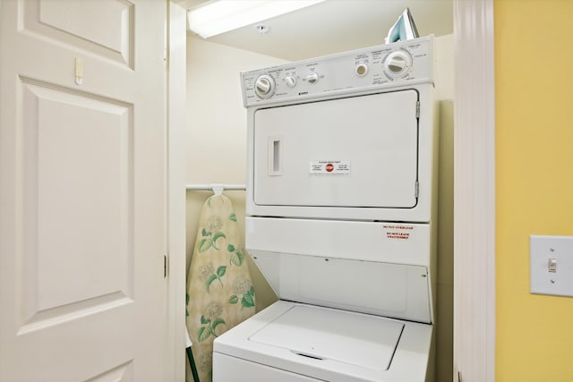 895 Santa Rosa Blvd Unit 707, Fort Walton Beach, FL 32548 - laundry area featuring estacked washer and dryer