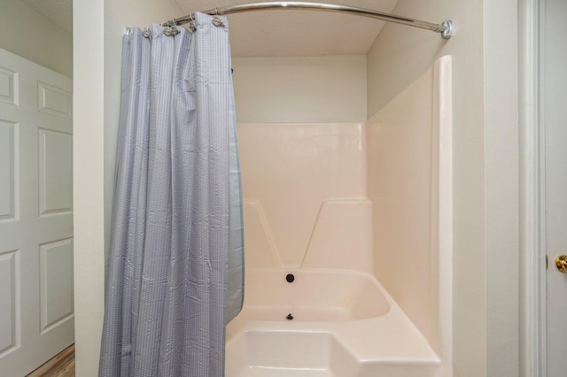 5420 Flag Tail Ln, Crestview, FL 32539 - full bathroom with shower / bath combo with shower curtain