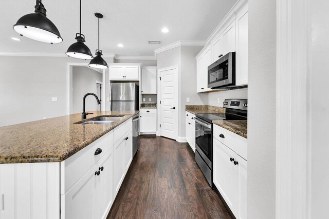 50 Oyster Blvd, Freeport, FL 32439 - kitchen featuring appliances with stainless steel finishes, a sink, crown molding, dark wood-style flooring, and dark stone countertops