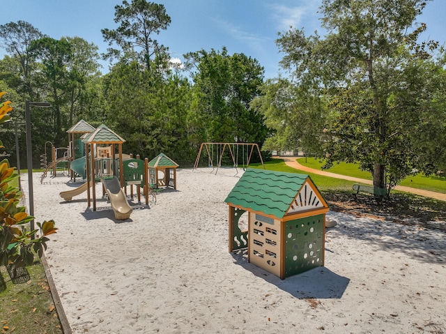 50 Oyster Blvd, Freeport, FL 32439 - community play area featuring view of scattered trees