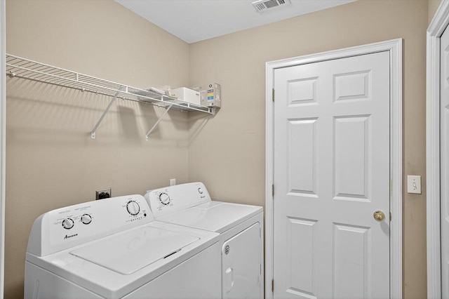2909 Five Oaks Ln, Shalimar, FL 32579 - laundry room featuring washing machine and dryer