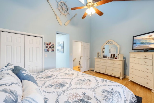25 Misty Cv Unit 115, Miramar Beach, FL 32550 - bedroom featuring a towering ceiling, a closet, light wood-style flooring, and a ceiling fan