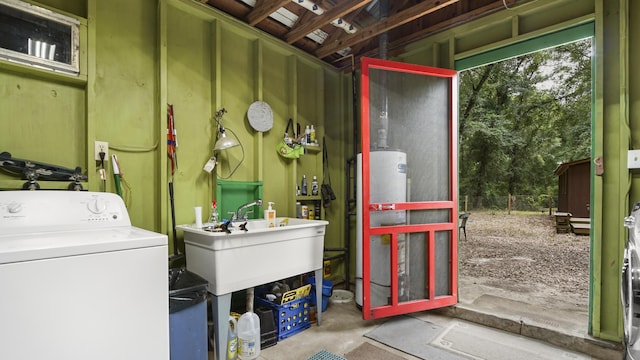 2765 Shade Tree Ln, Ponce De Leon, FL 32455 - laundry area with washer / dryer and water heater