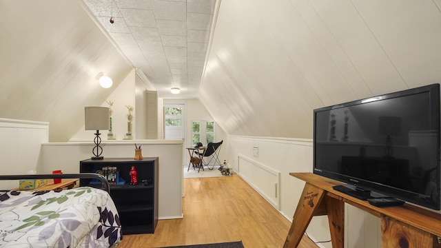 2765 Shade Tree Ln, Ponce De Leon, FL 32455 - bedroom featuring light wood-style floors and lofted ceiling
