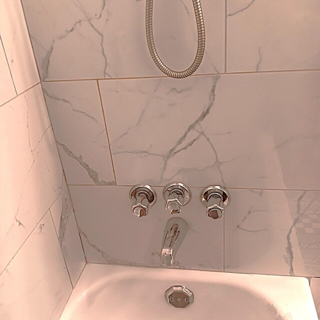 72 Park Ave, Defuniak Springs, FL 32435 - detailed view of a shower and a bathtub