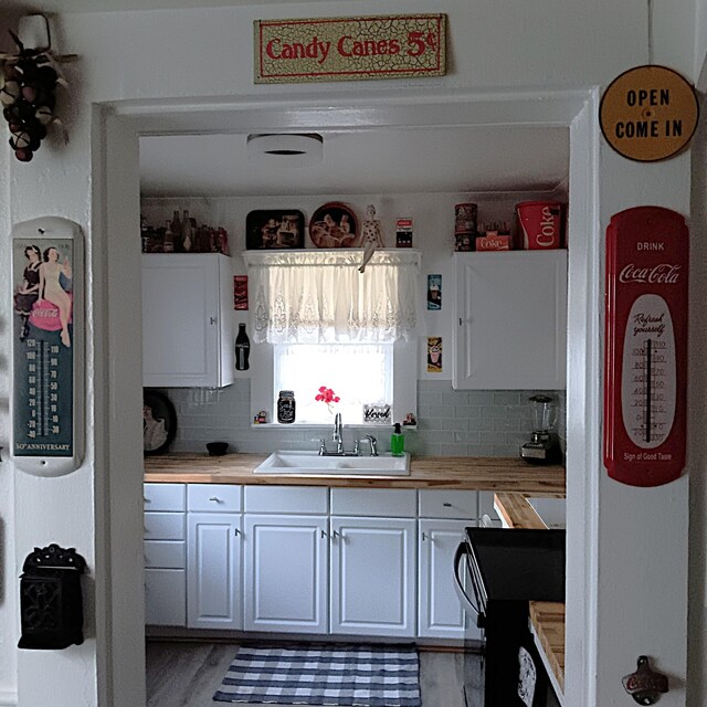 72 Park Ave, Defuniak Springs, FL 32435 - kitchen featuring light countertops, backsplash, and stove
