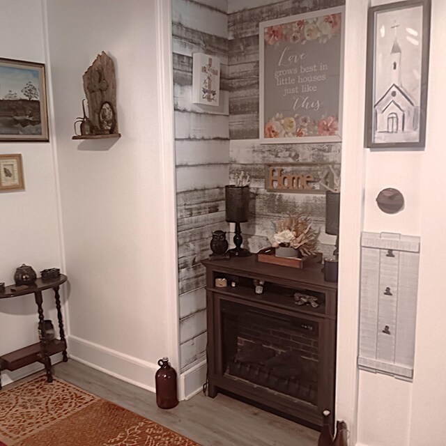 72 Park Ave, Defuniak Springs, FL 32435 - corridor featuring wood finished floors and baseboards