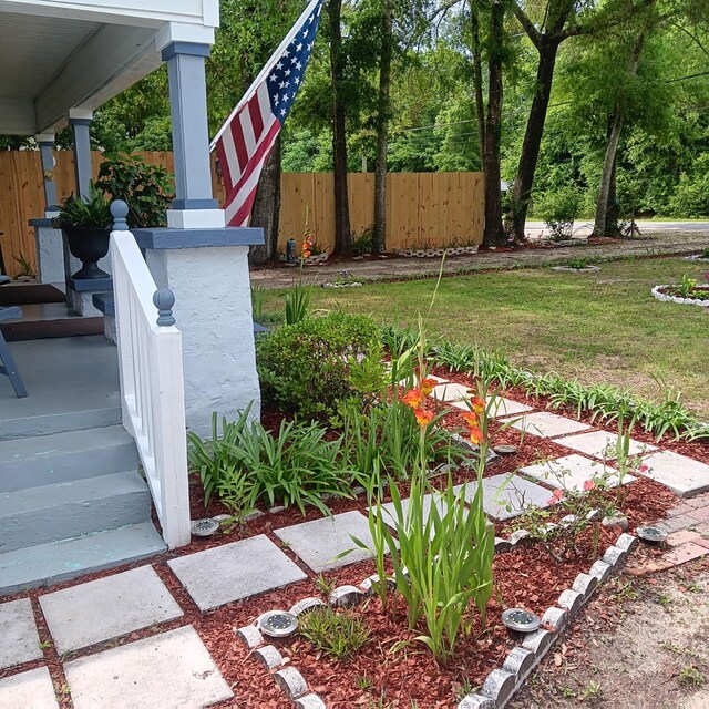 72 Park Ave, Defuniak Springs, FL 32435 - view of yard