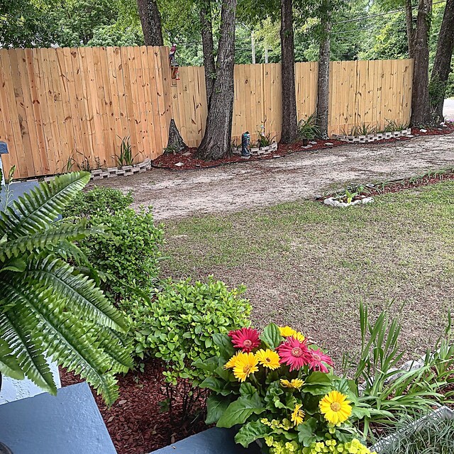 72 Park Ave, Defuniak Springs, FL 32435 - view of yard