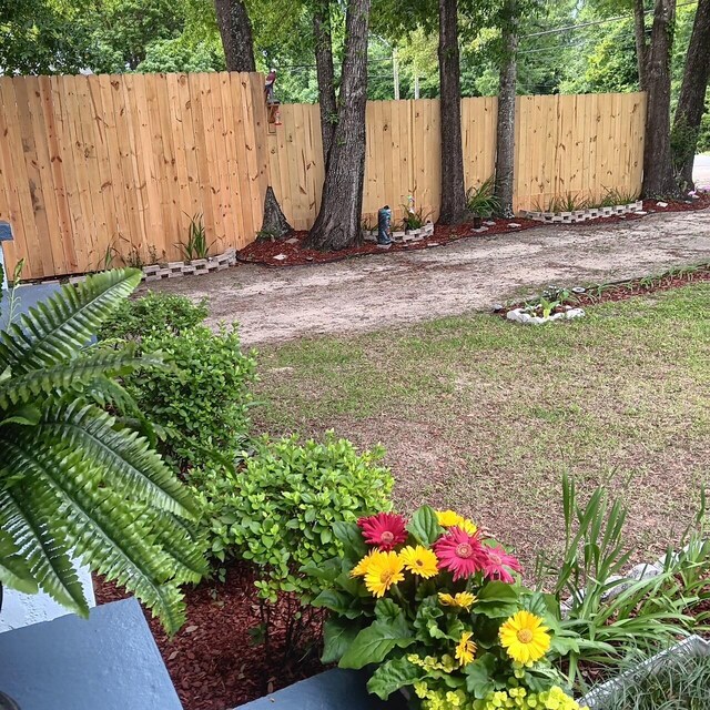 72 Park Ave, Defuniak Springs, FL 32435 - view of yard
