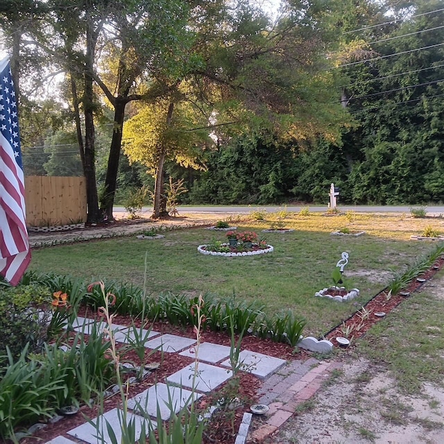 72 Park Ave, Defuniak Springs, FL 32435 - view of green lawn