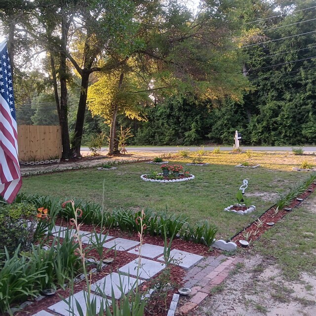 72 Park Ave, Defuniak Springs, FL 32435 - view of yard