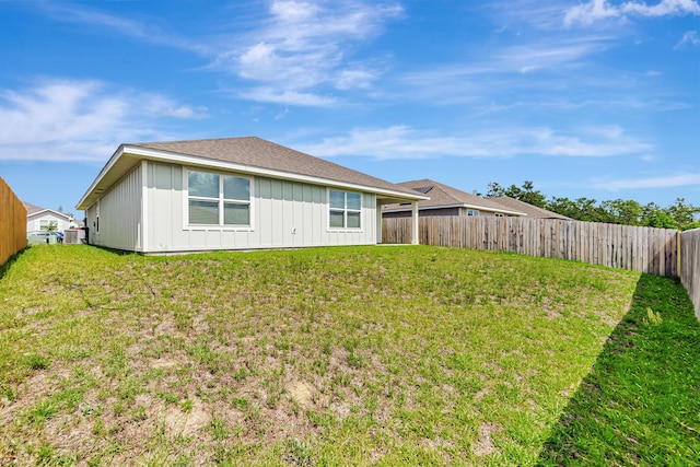 205 Laurel Hill St, Crestview, FL 32539 - back of property with board and batten siding