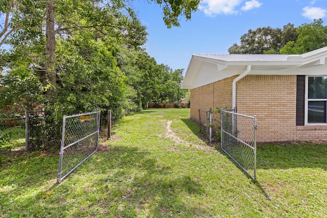306 Forrest Pkwy, Crestview, FL 32539 - view of yard with a gate