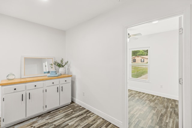 306 Forrest Pkwy, Crestview, FL 32539 - bar area featuring light wood-style flooring, baseboards, and ceiling fan