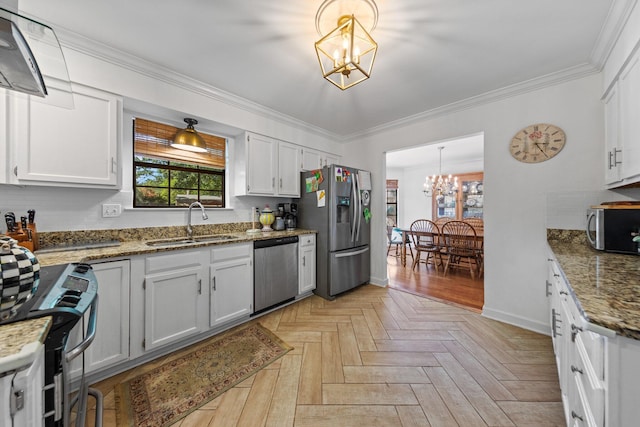 207 Oakwood Cir, Niceville, FL 32578 - kitchen with stainless steel appliances, a chandelier, a sink, crown molding, and white cabinets