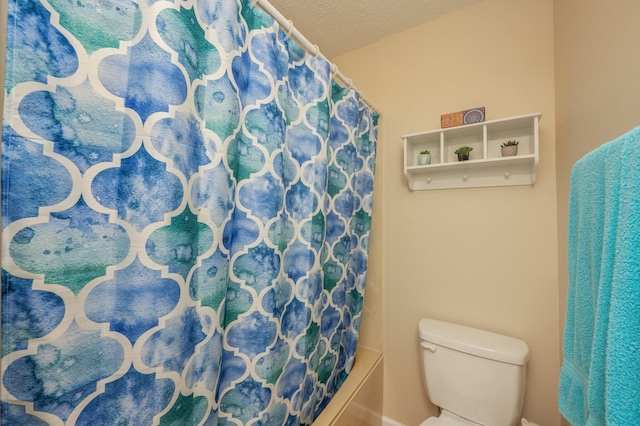 6256 Misty Ln, Crestview, FL 32539 - full bathroom with toilet, baseboards, a textured ceiling, and shower / tub combo