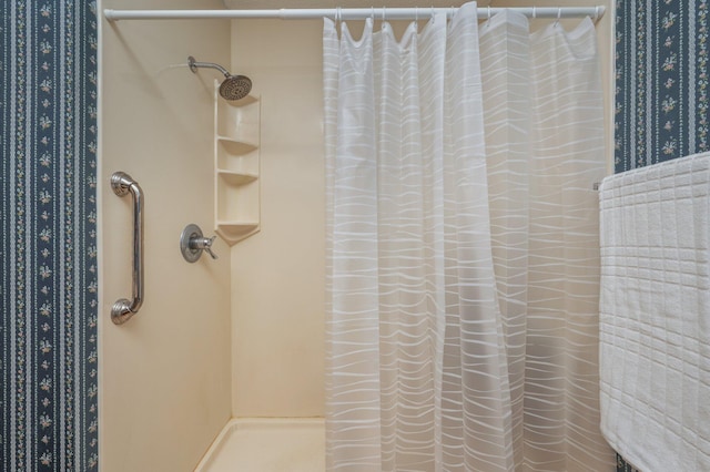 5951 N Meadow Ln, Crestview, FL 32539 - full bathroom featuring a shower with curtain
