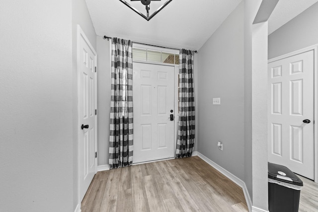 5123 Whitehurst Ln, Crestview, FL 32536 - foyer featuring light wood finished floors
