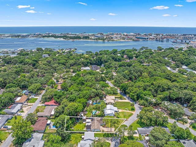29 SE Alexandra Pl, Fort Walton Beach, FL 32548 - aerial overview of property's location featuring a nearby body of water and property parcel outlined