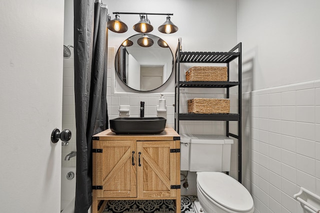 29 SE Alexandra Pl, Fort Walton Beach, FL 32548 - bathroom featuring tile walls, vanity, and toilet