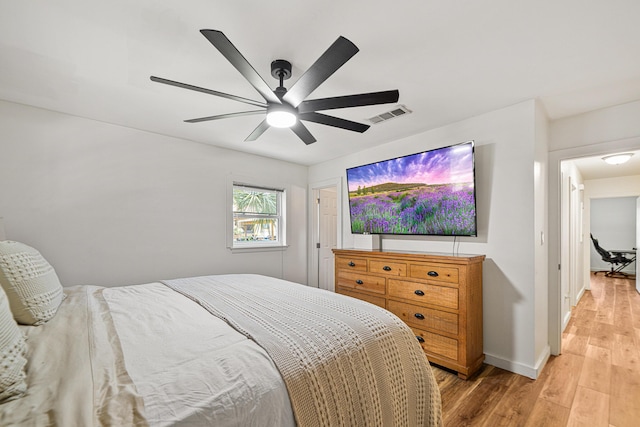 29 SE Alexandra Pl, Fort Walton Beach, FL 32548 - bedroom featuring light wood-style flooring, baseboards, and ceiling fan