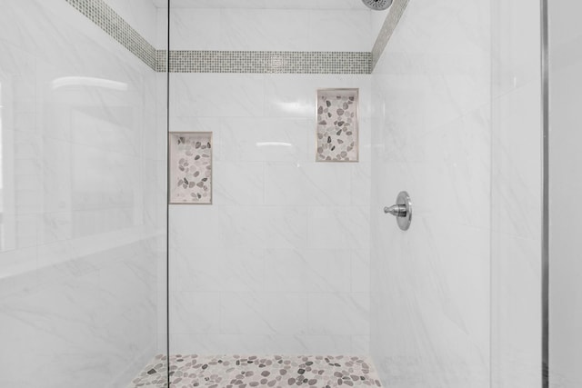 14351 State Highway 20, Niceville, FL 32578 - bathroom featuring a tile shower