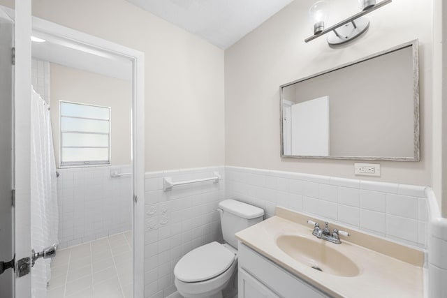 814 Tuxedo Dr, Fort Walton Beach, FL 32547 - bathroom featuring wainscoting, toilet, vanity, tile walls, and a shower with curtain
