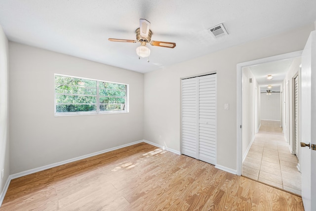 814 Tuxedo Dr, Fort Walton Beach, FL 32547 - unfurnished bedroom with a closet, light wood-style floors, baseboards, and a ceiling fan
