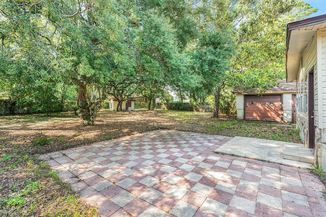 814 Tuxedo Dr, Fort Walton Beach, FL 32547 - view of patio / terrace