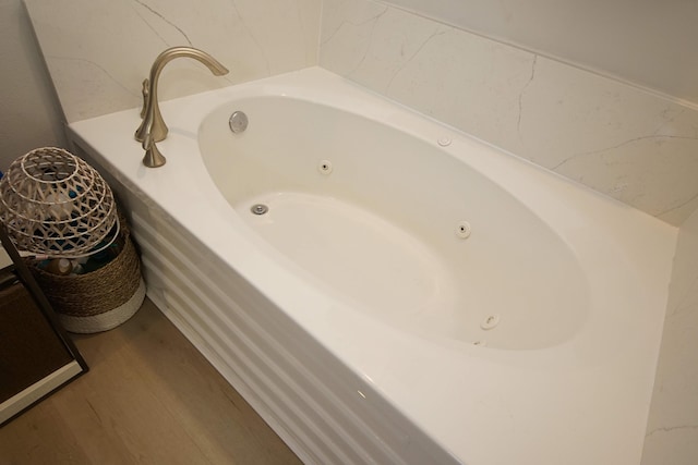 14 Cool Breeze, Freeport, FL 32439 - bathroom view of a jetted tub and wood finished floors