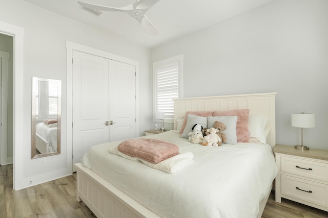 276 W Lafayette Rd, Inlet Beach, FL 32461 - bedroom featuring light wood-style floors, multiple windows, a closet, and a ceiling fan
