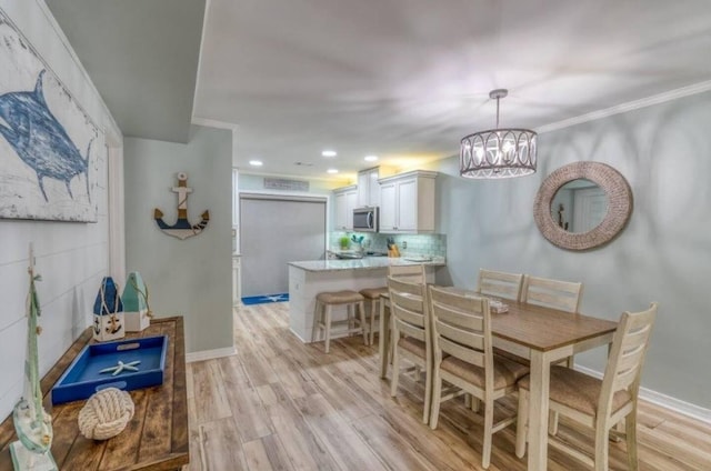 2800 Scenic Gulf Dr Unit 32, Miramar Beach, FL 32550 - dining room with light wood-style floors, a chandelier, crown molding, baseboards, and recessed lighting