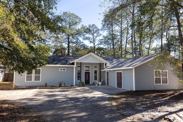 2007 Bayshore Dr, Niceville, FL 32578 - view of front of home with concrete driveway