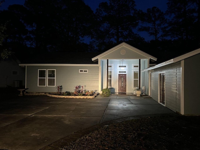 2007 Bayshore Dr, Niceville, FL 32578 - view of front of home