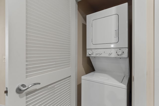 9700 Grand Sandestin Blvd Unit 4313, Miramar Beach, FL 32550 - laundry area featuring stacked washer / drying machine