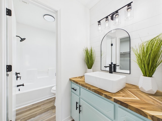 175 Villacrest Dr, Crestview, FL 32536 - full bath with vanity, toilet, washtub / shower combination, and wood finished floors