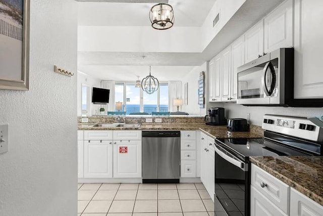 14701 Front Beach Rd Unit 1331, Panama City Beach, FL 32413 - kitchen featuring stainless steel appliances, a chandelier, a sink, a textured wall, and white cabinetry