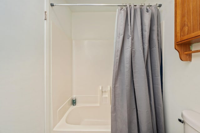 208 3rd St Unit J, Fort Walton Beach, FL 32548 - bathroom with shower / bath combo with shower curtain and toilet